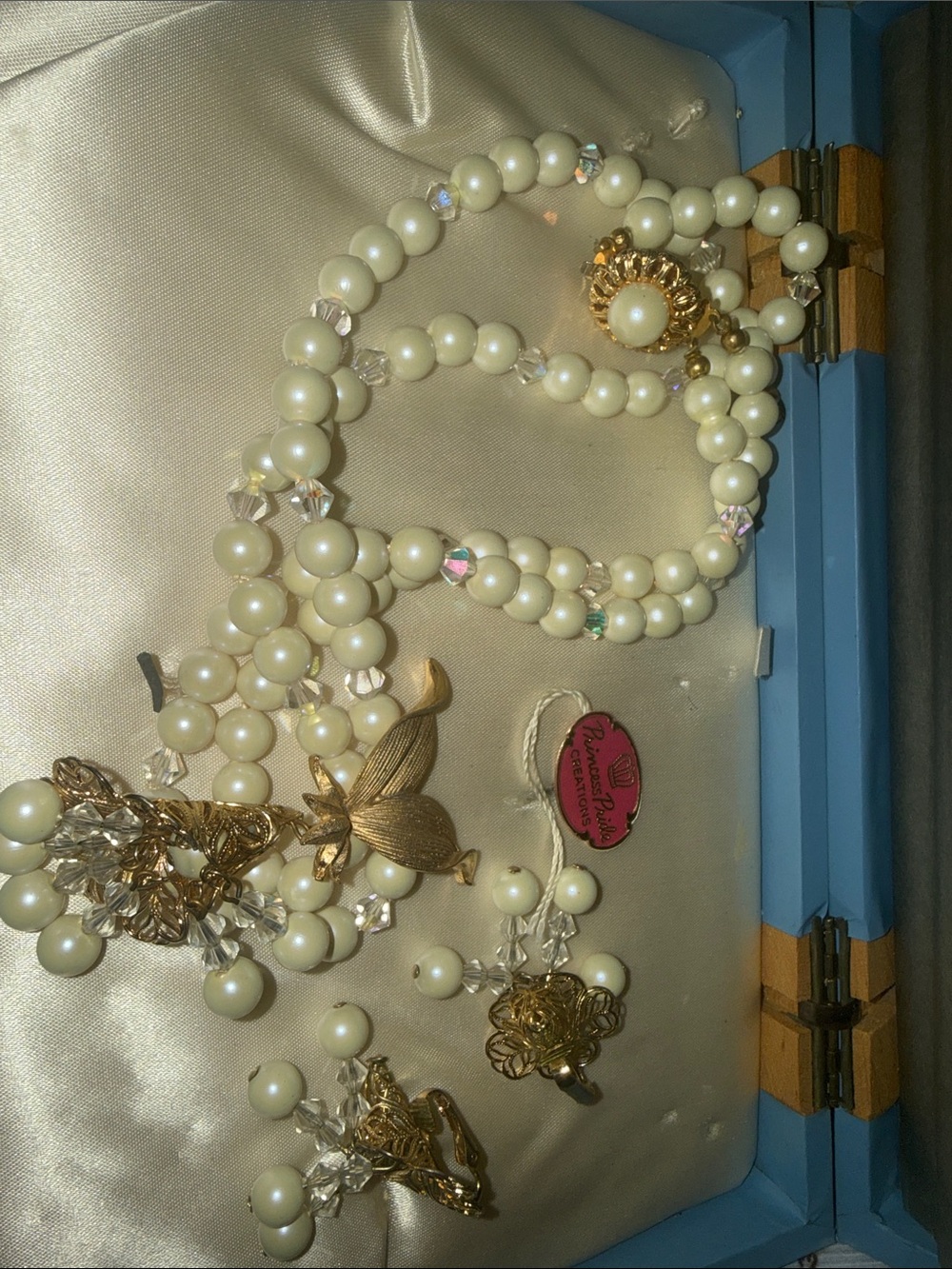 Classic Ivory Pearl and Gold Accent Necklace in original wooden box